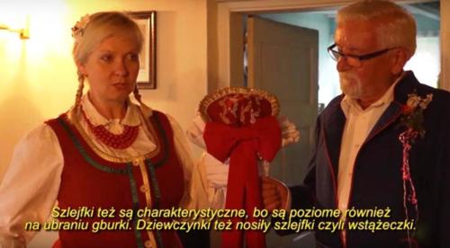 Kadr z filmu, Edward Cyfus i Izabela Lewandowska w strojach warmińskich.
